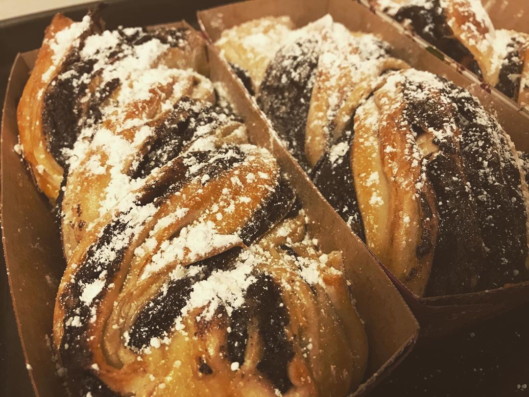 Just realized I never posted a picture of the chocolate babka bread I made last week! I was keeping it a secret until all of them had been given out. . I just tried my hand at gingerbread cookies with homemade icing, which was a success, and I’m...