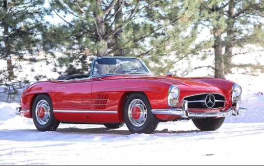 mercedes benz 300 sl roadster 1958 A semana de leilões que ocorre anualmente no Arizona é palco para os principais carros esportivos e antigos trocarem de mãos.