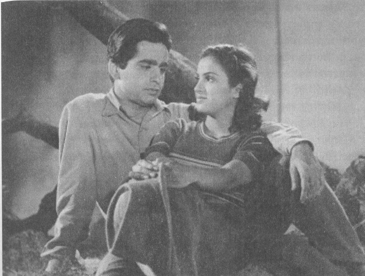 Kamini Kaushal remembers Dilip Kumar in an interview conducted in 2014 -
A definitive chapter in her life has been her onscreen pairing and off-screen relationship with Dilip Kumar with whom she worked in Shaheed (1947), Nadiya Ke Paar and Shabnam...