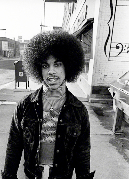 Super Seventies — babeimgonnaleaveu: Prince at age 19 in his home...