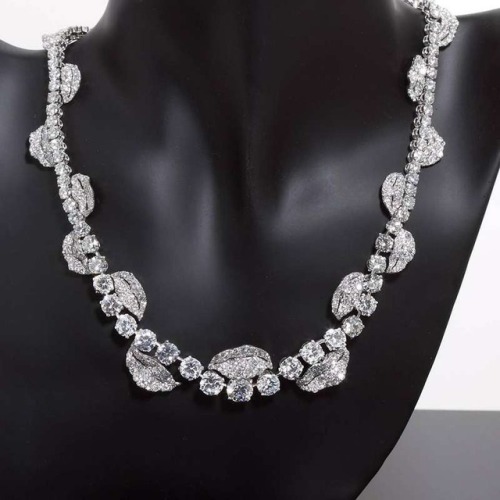 imni-nm:French Garland Diamond Platinum Necklace$188,500