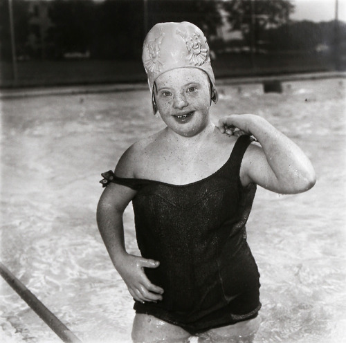 joeinct:Girl in a Swimming Cap, Photo by Diane Arbus, 1970-71