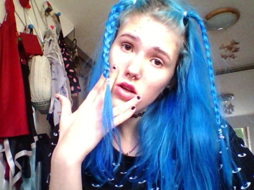 Blue Hair Inspiration: 10 Tumblr Girls with Blue Hair - wide 6