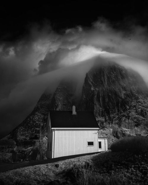 crossconnectmag:Featured photography by Andy Lee.Artist...