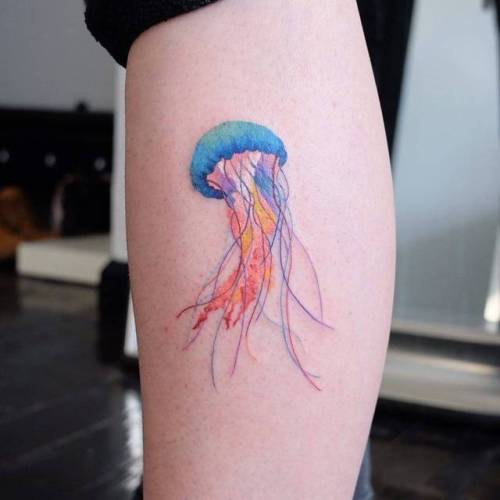 By Zihee, done in Manhattan. http://ttoo.co/p/32073 calf;small;animal;jellyfish;contemporary;tiny;ifttt;little;zihee;nature;pop art;ocean;medium size;illustrative