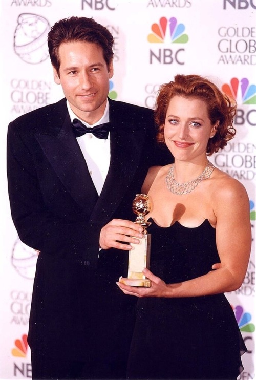 changretta:David Duchovny & Gillian Anderson at the 1998...