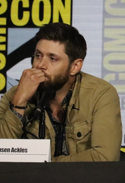 justjensenanddean:Jensen getting emotional after saying...