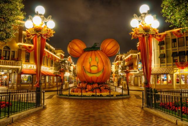 Yeah, I'm a Disney Geek. - Halloween on Main Street USA! (Photos from ...