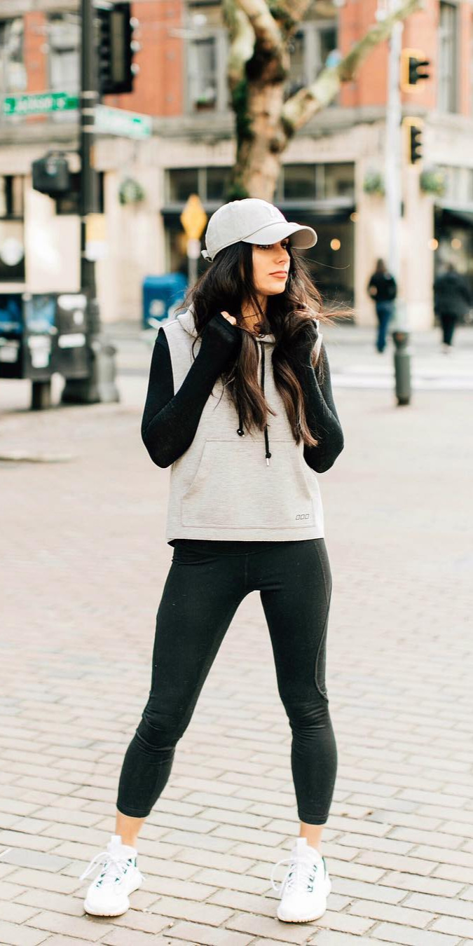 10+ Pretty Winter Outfits to Try this Year - #Stylish, #Dress, #Outfits, #Fashionblogger, #Streetstyle ItSunday and Inot sure Igotten out of leggings all weekend, and I may or may not have showered Ilooking forward to a new week as Ifeeling so behind and in desperate need of catching up on work/life. But for now, Igoing to Starbucks to get my Sunday started right. What are you all up to today? To shop this look go  on the FREE  app or as always click the link in my bio to find this look and many more! 