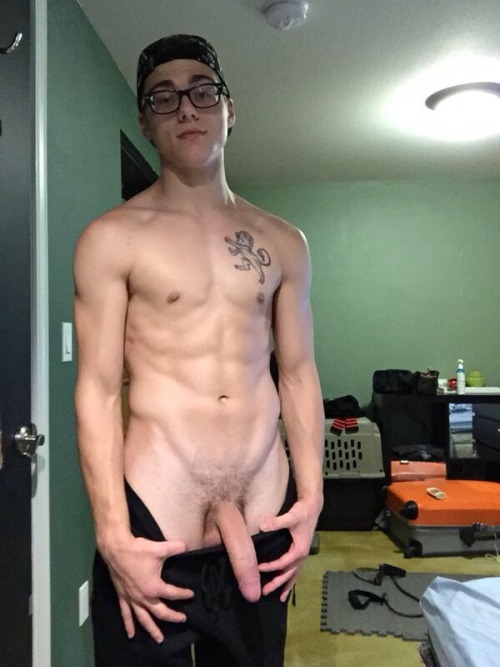 theeexposure:There’s something about a nerd with a big dick...