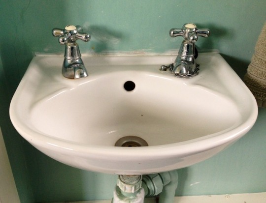 I only learned one minute ago that instead of a single adjustable tap like the entire rest of the world, the sinks in Britain...
