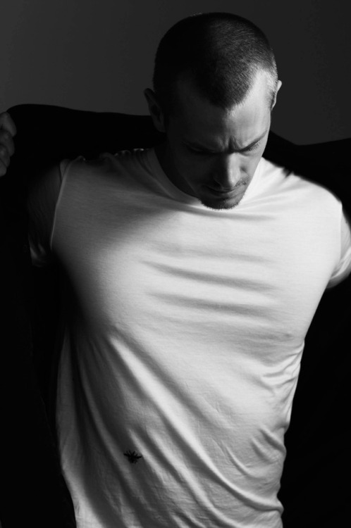 mrssylargray:Joel Kinnaman by Nino Muñoz for Café Magazine -...