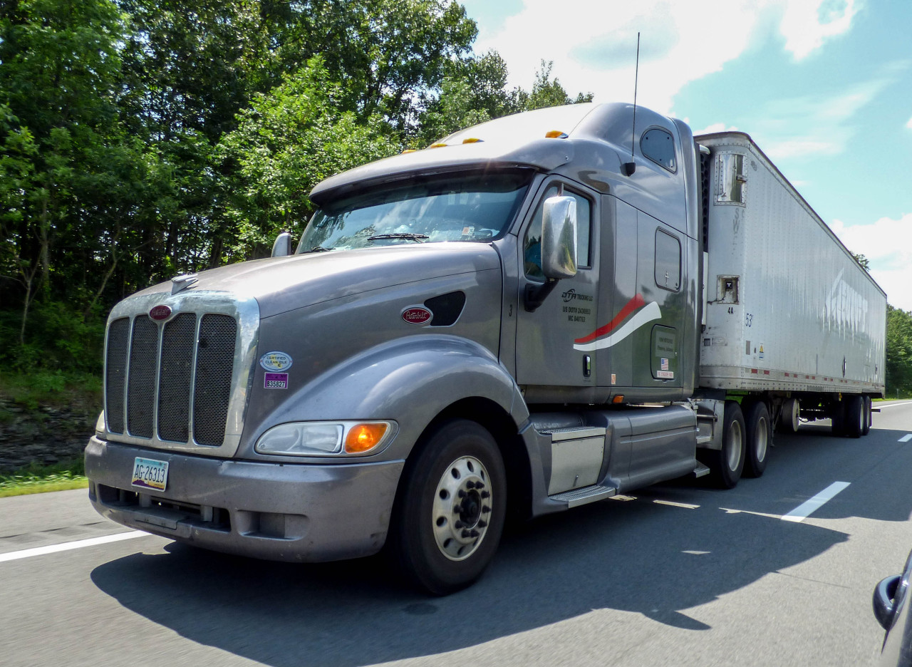 Semitrckn  Peterbilt  custom  387 