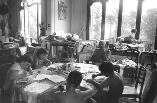 edoardojazzy:Picasso giving a drawing lesson to his children...