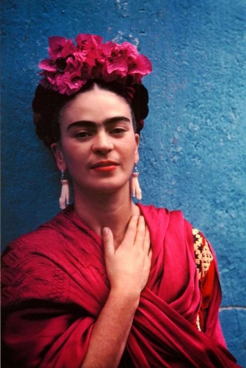 vintageeveryday:16 gorgeous color photographs of Frida Kahlo...