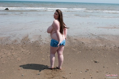 bbwbeachbabes:Nude beach bbwYup