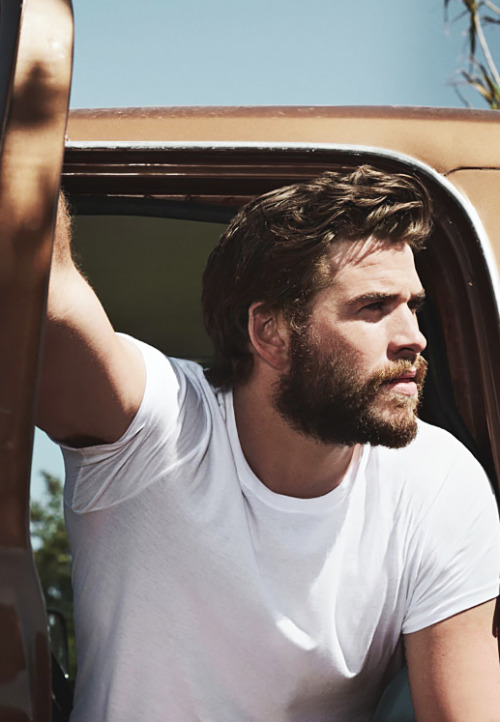 liam hemsworth.  - Página 33 Tumblr_oe44mxt0Xl1ssh0p7o1_500