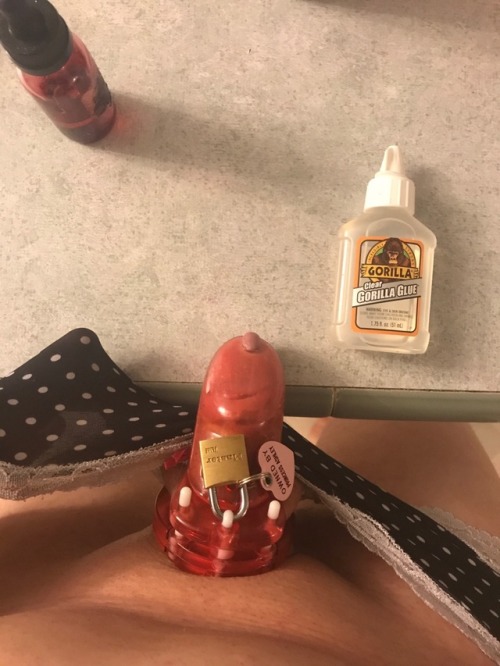 princessashley25:My sissy’s clitty gets so wet at the thought...