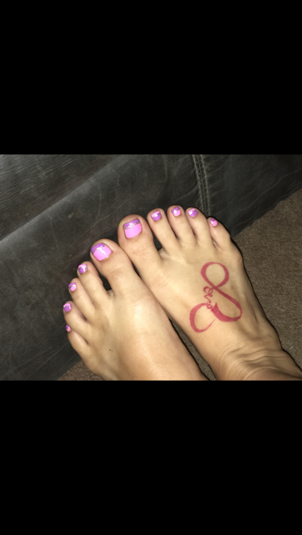 Sexy women's feet and more. ENJOY!