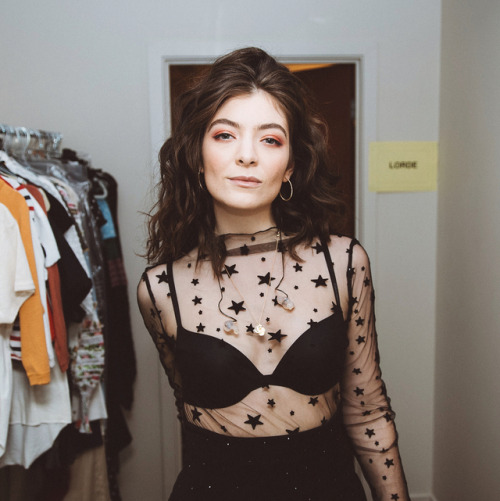 lorde-daily:LORDE BACKSTAGE @ MELODRAMA WORLD TOUR IN...