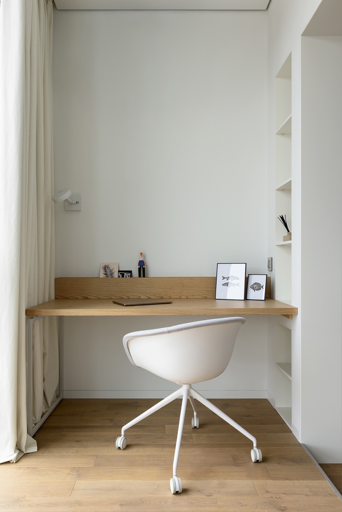 iMinimali Desks Simple workspaces interior design