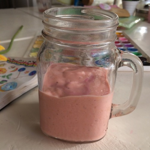 softglittery:It’s the greatest and healthiest smoothie, it’s...