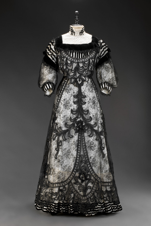 fripperiesandfobs:Dress ca. 1905From the Museum of Decorative...