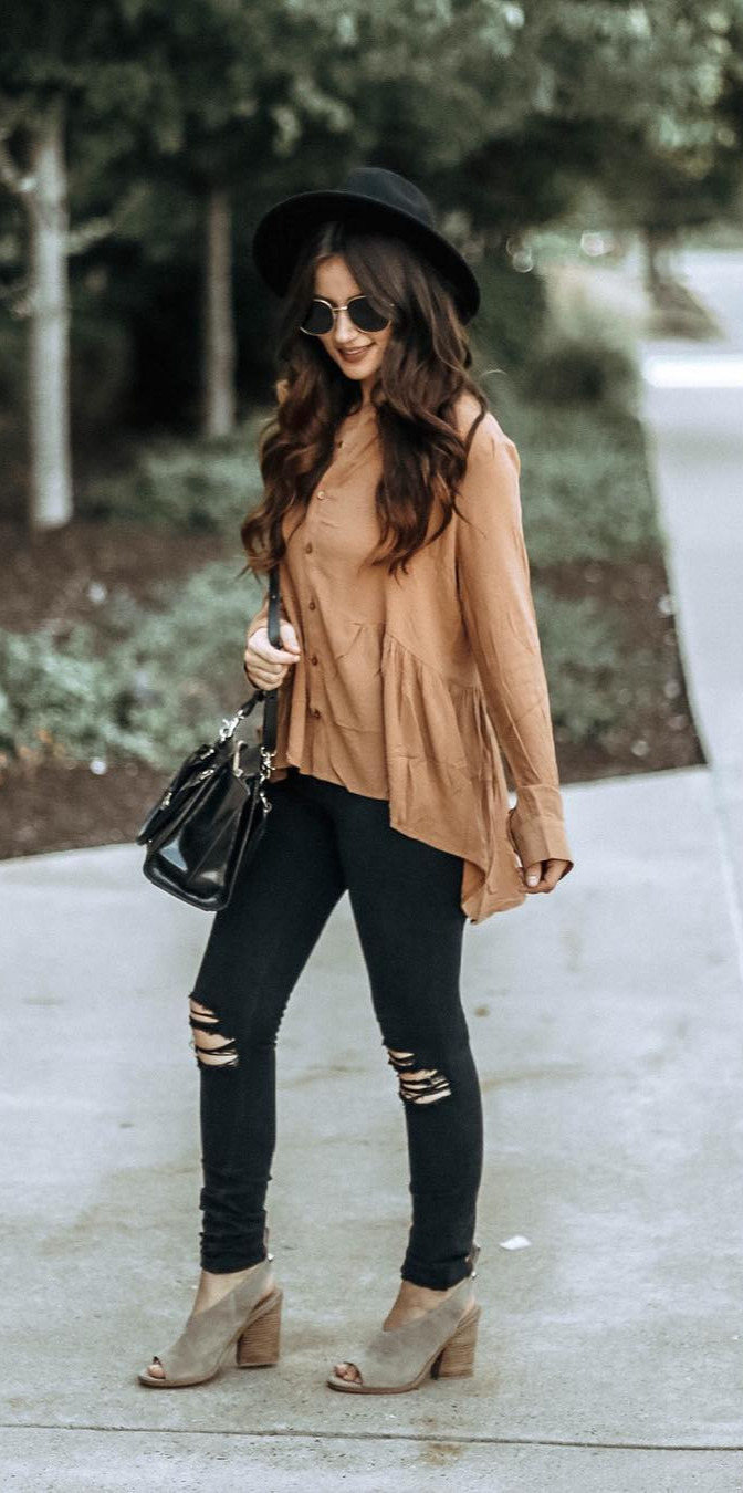10 Easy Outfits for When You Hate Everything You Own - #Stylish, #Girl, #Shopping, #Good, #Perfect A simple hi low top is a fall must have in my opinion. Perfect for layering or accessorizing with a cute scarf. This beauty is only $55 and comes in two colors. Shop it by using the  app (kissmedarlingxo) or head to my link in bio! , liketkit 