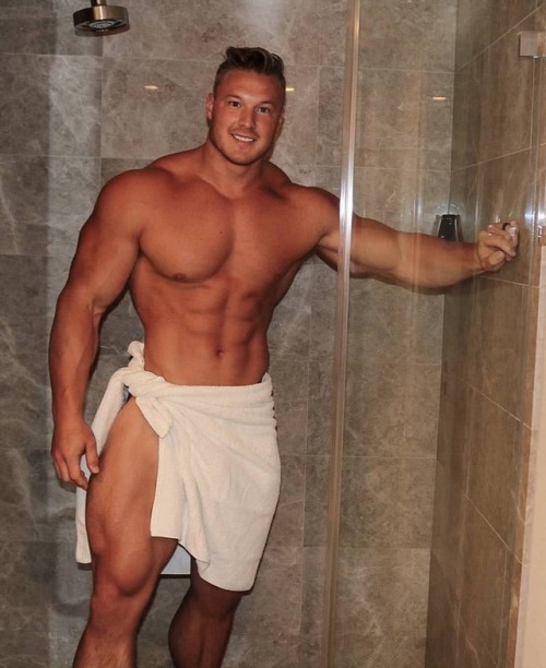 bigmusclestuds:Davy Michael in a towel… fuck yeah!In or out...