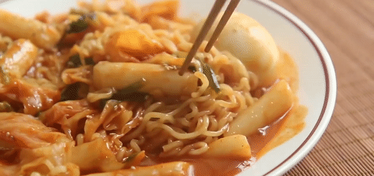 Begini Cara Orang Korea Upgrade Kenikmatan Mie Instannya