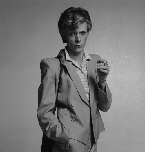 dustonmars:HQ: David Bowie by Terry O’Neill. 74′