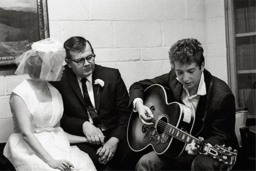 70rgasm:Bob Dylan serenading a bride and groom, 1962