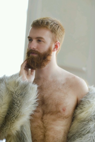 That’s one sexy as hell beard! Don’t you just love redheads?