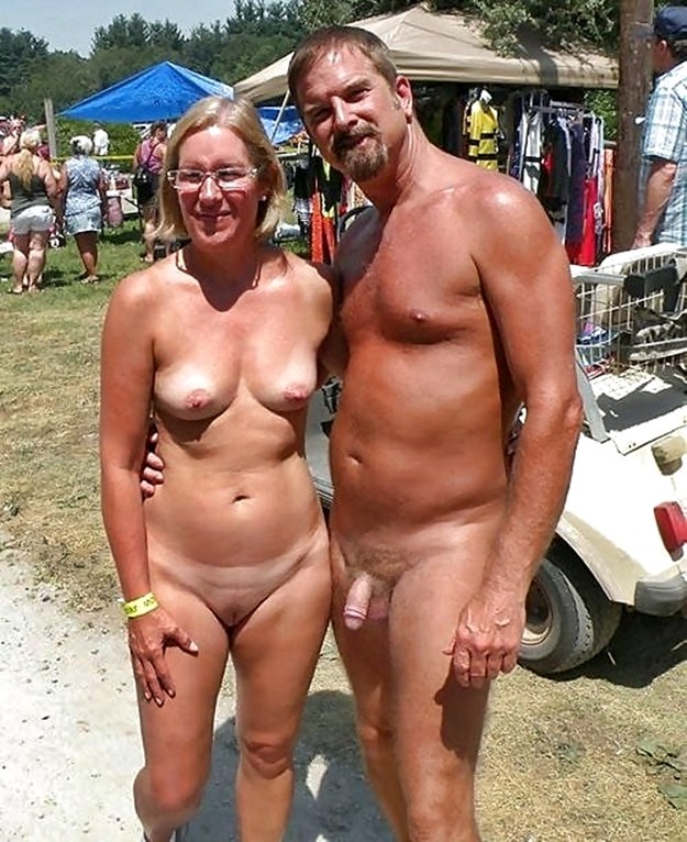 Free porn pics Couple having sex in car 7, Mature nude on dadlook.nakedgirlfuck.com