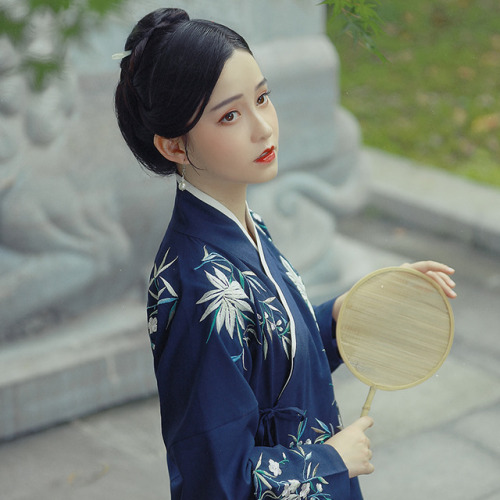 hanfugallery:Traditional Chinese hanfu by 钟灵记