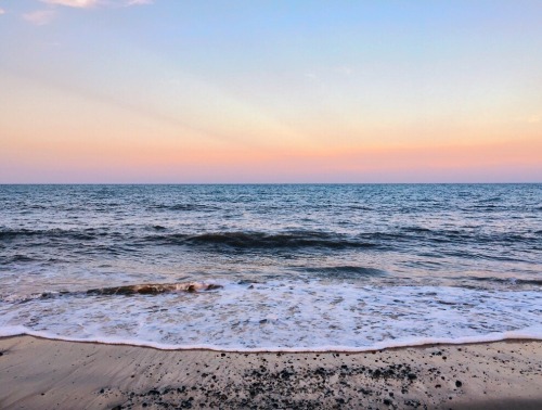 total-limerence:late night beach trips are a good idea