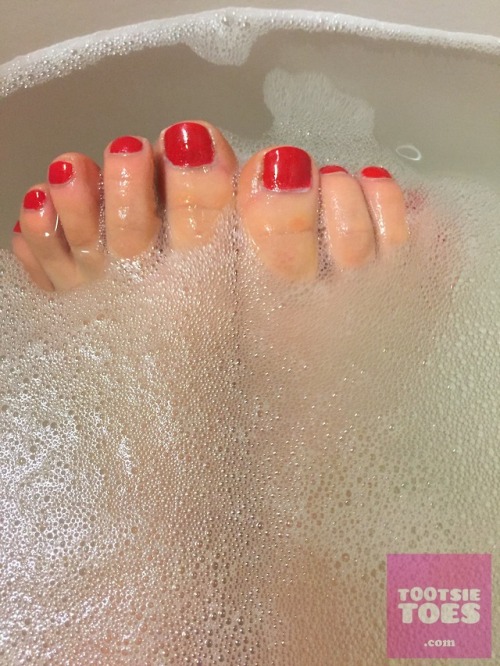 t00tsietoes:Bath time!