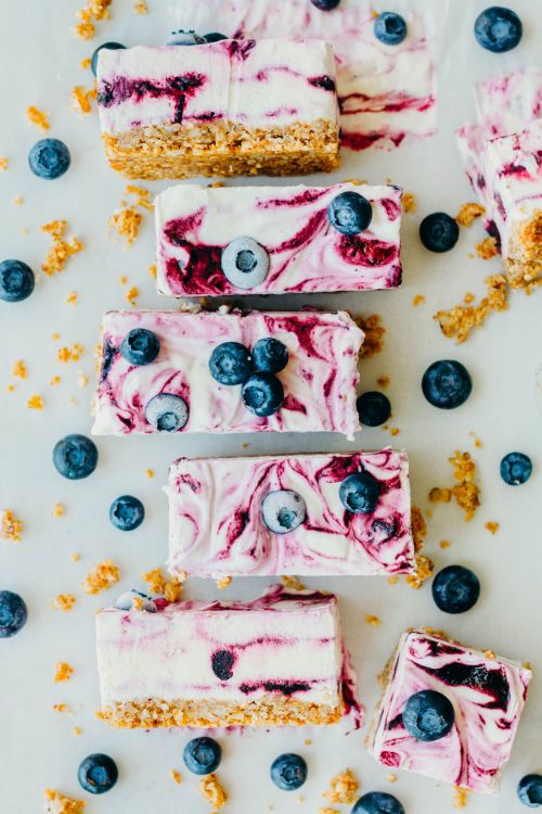 sweetoothgirl:Blueberry Swirled Frozen Yogurt Bars with...