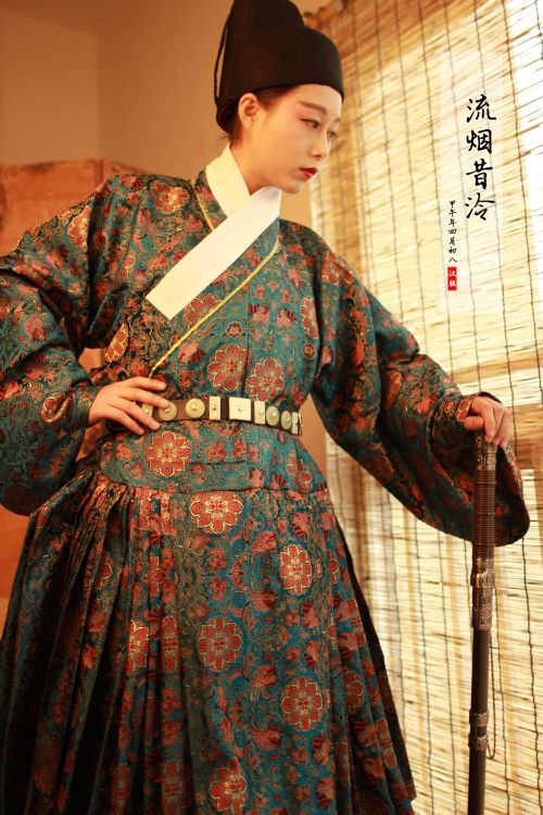 fashion chinese fashion yisan 汉服 流烟昔泠汉服 reference chinese culture china 曳撒 ming dynasty models hanfu