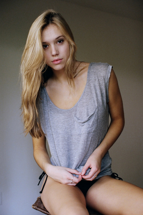 Alexis Ren FANPAGE