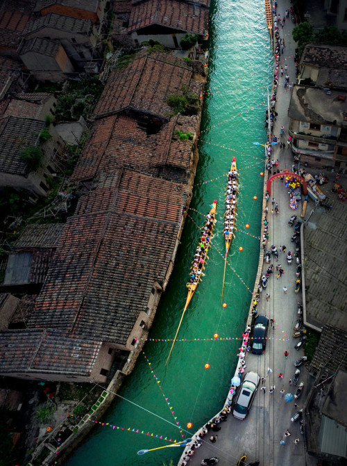 fuckyeahchinesefashion:Duanwu Festival 端午节 | Dragon boat races...