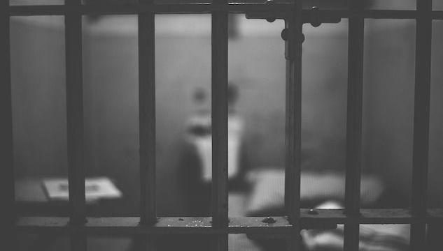 Aveva dato un passaggio ad una immigrata, muore dopo un anno di prigione
Morto dopo un anno di carcere, che ha aggravato la sua situazione clinica, solo per aver dato un passaggio ad una donna al confine. La storia di Egidio Tiraborrelli, raccontata...