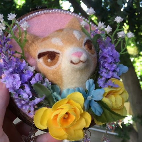 Needlefelted a pet portrait for the talented cathbiscuits on...