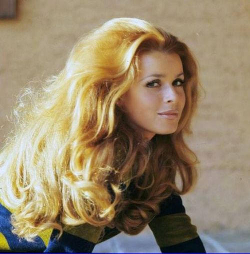 hair goals hair 70s hair 70s babe 70s 70s style 70s fashion babe mane 1970s style looks fashion