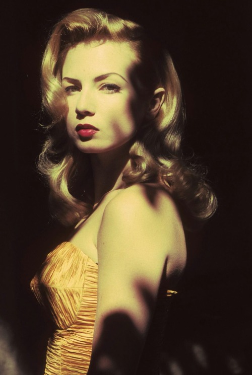 that-gay-metalhead:Happy birthday, Miss Traci Lords!!