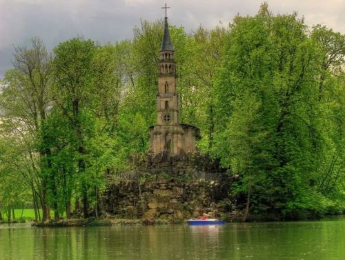 abandonedandurbex:Abandoned island church in Germany [736 x...