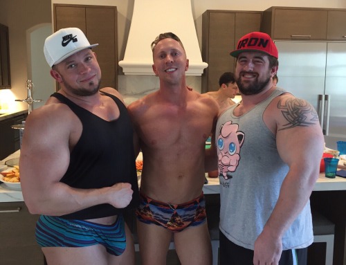 prestonbrok:Muscle sandwich! From IG: Prestonbrok