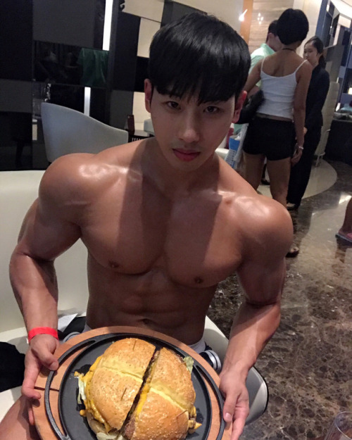 shreddedobsession:Woo Sung Hak - cute monster 