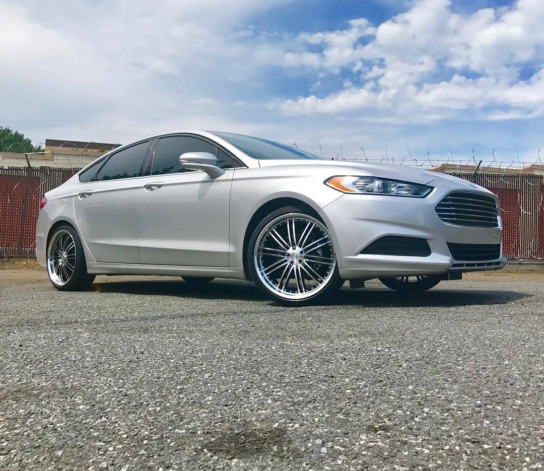 2016 Ford Fusion on 20