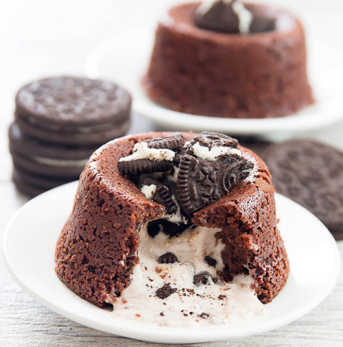 ilovedessert:Oreo Lava Cakes